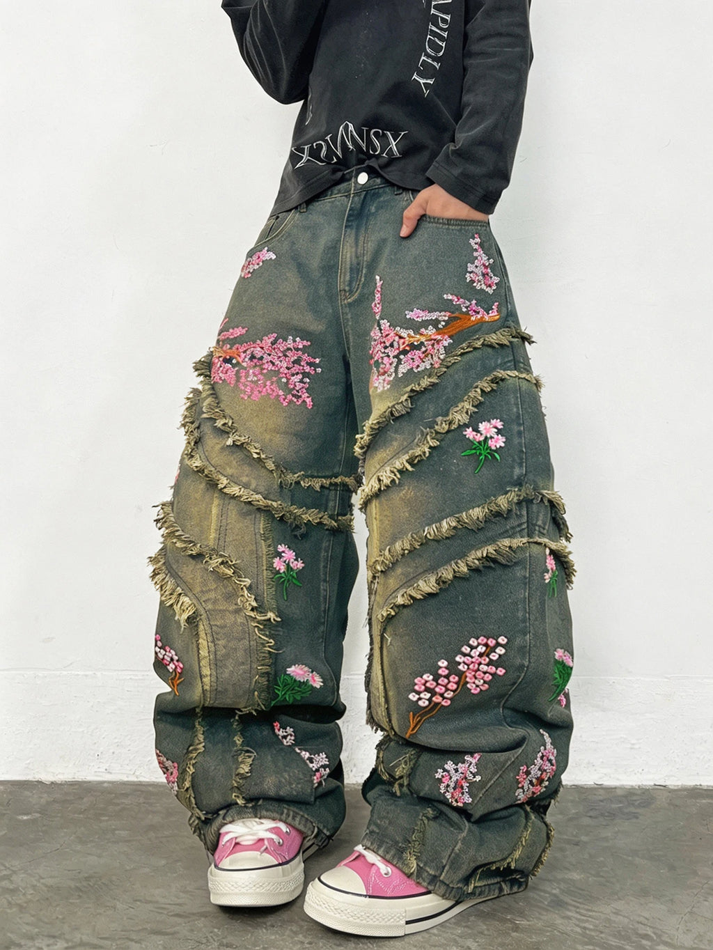 Floral Embroidered Baggy Jeans