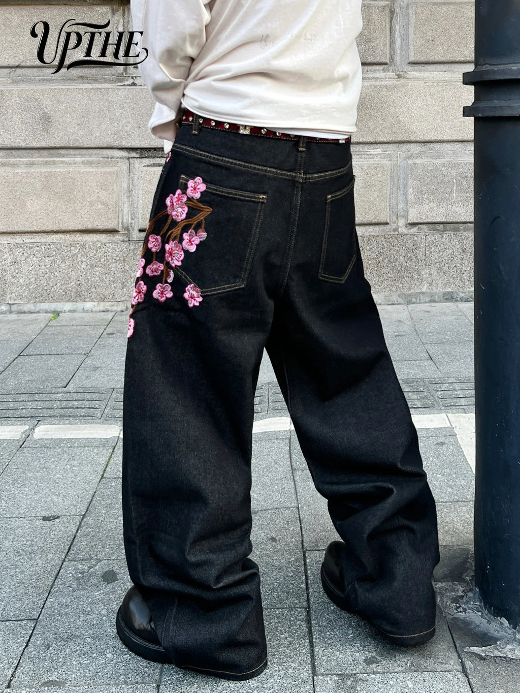 Embroidered Baggy Jeans