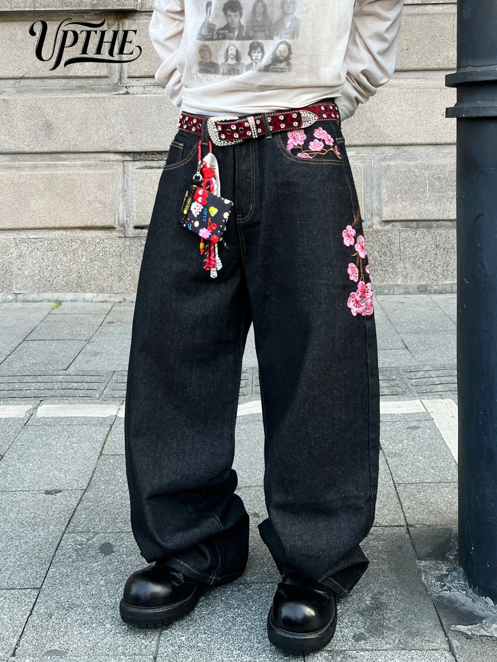 Embroidered Baggy Jeans