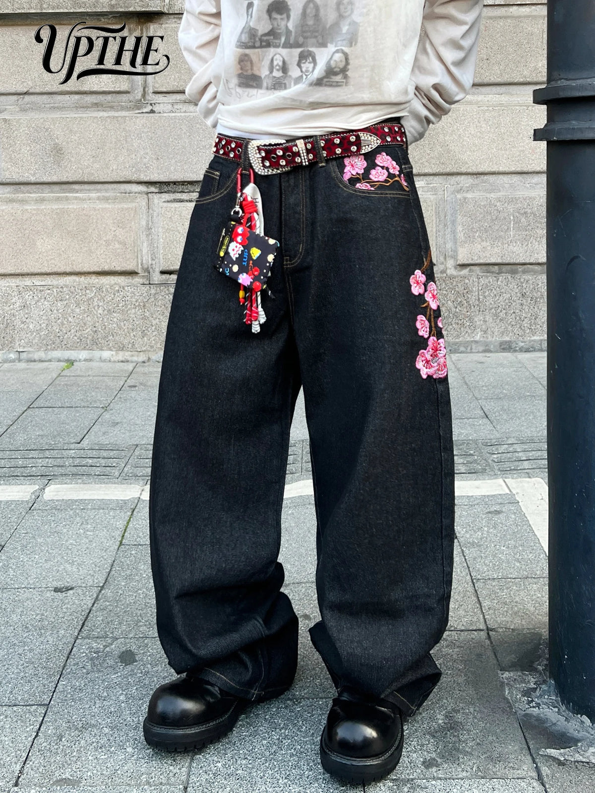 Embroidered Baggy Jeans