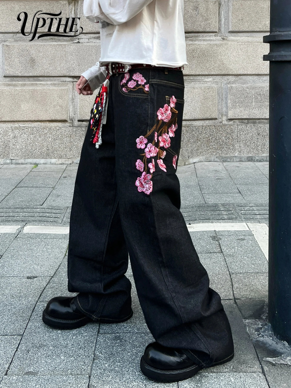 Embroidered Baggy Jeans