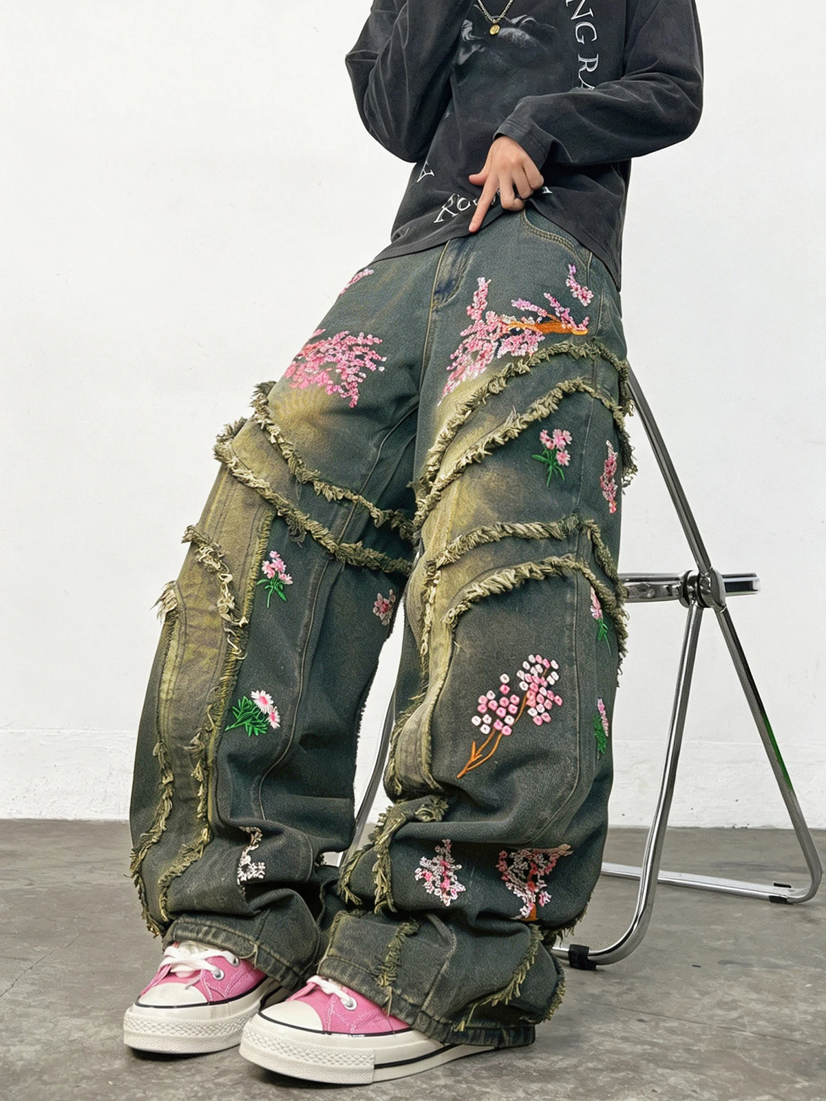 Floral Embroidered Baggy Jeans