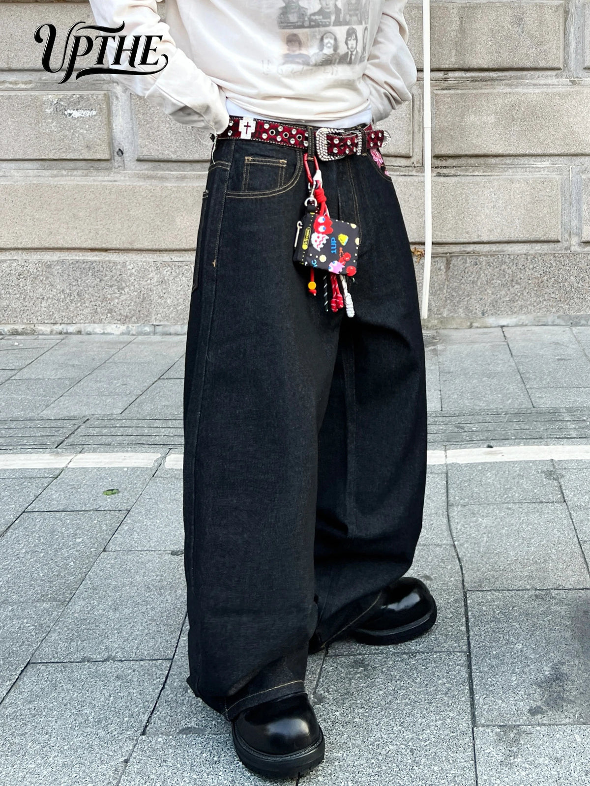 Embroidered Baggy Jeans