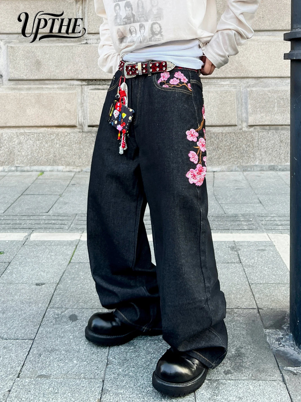 Embroidered Baggy Jeans